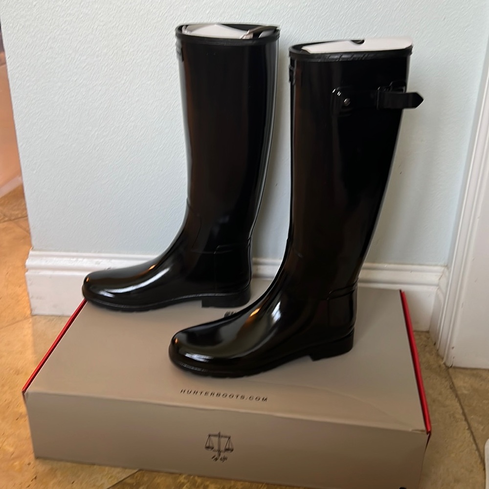 New in Box Gloss Hunter Rain Boots